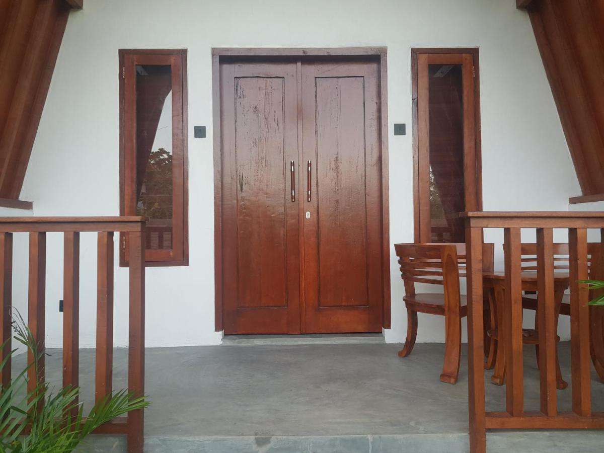 Tropical Sunday Bungalow - Surf And Stay Selong Belanak Exterior foto