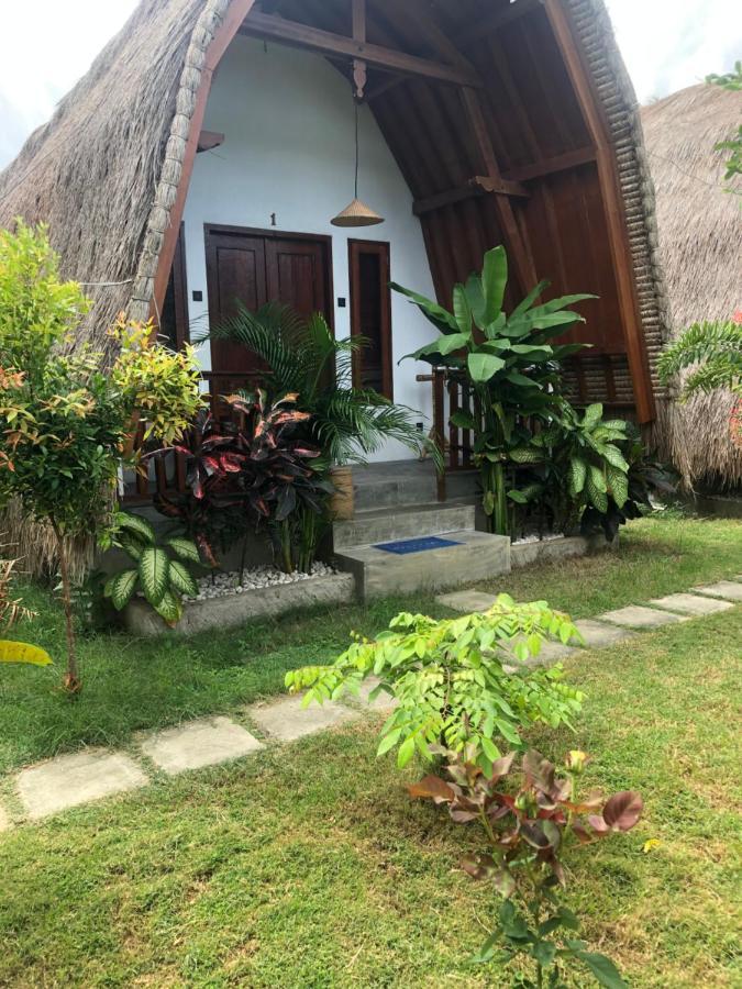 Tropical Sunday Bungalow - Surf And Stay Selong Belanak Exterior foto